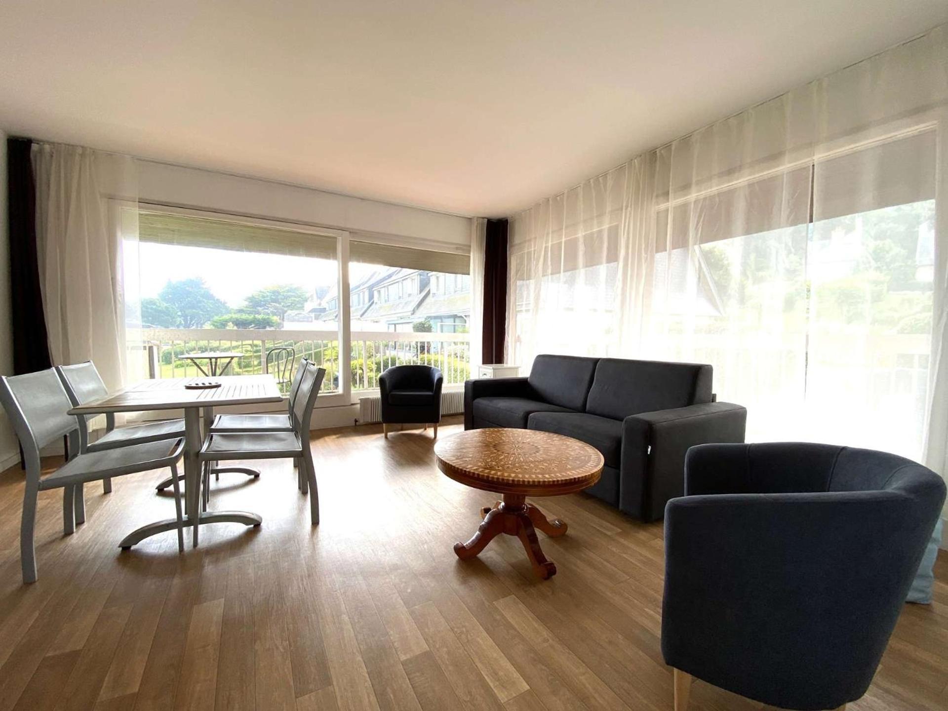 Appartement VUE SUR MER avec terrasse, plage de Trestraou à PERROS-GUIREC - Ref 861 Extérieur photo