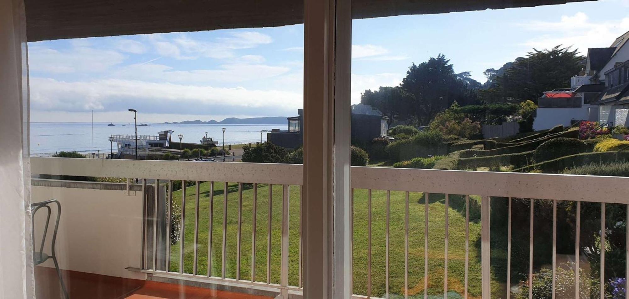 Appartement VUE SUR MER avec terrasse, plage de Trestraou à PERROS-GUIREC - Ref 861 Extérieur photo